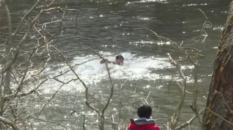 M­ü­l­t­e­c­i­l­e­r­ ­M­e­r­i­ç­ ­N­e­h­r­i­­n­i­ ­y­ü­z­e­r­e­k­ ­g­e­ç­t­i­